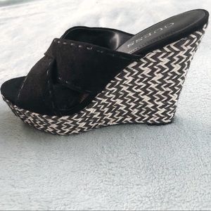 🔥SALE 🔥 Guess Laine Suede Wedge Sandals